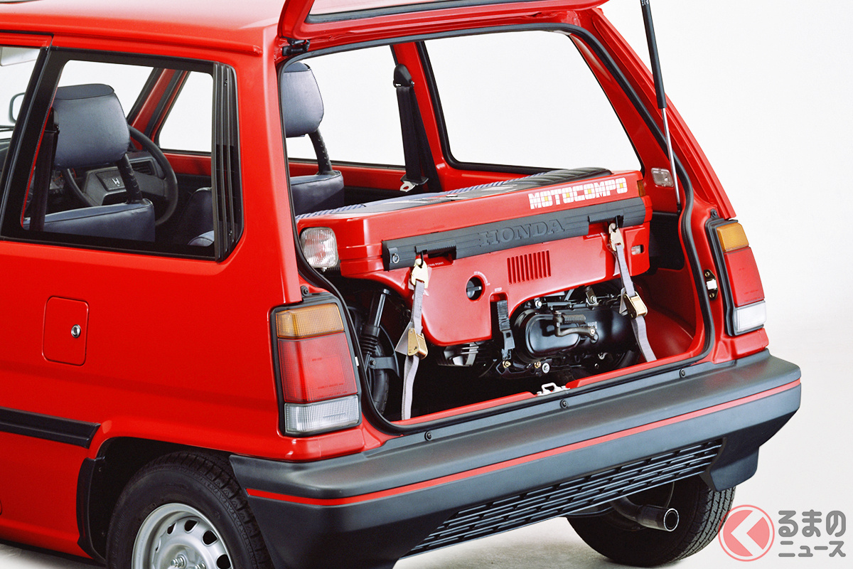 荷室に「スッポリ!」 斬新発想の「車載専用」バイク「モトコンポ」は今もなお根強いファンからの支持を集めます