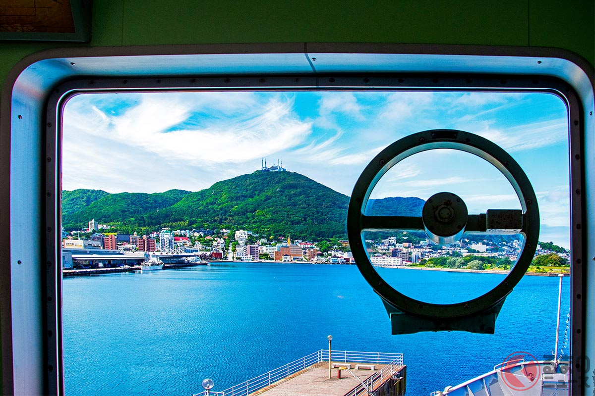 クルマと一緒に海を渡れるのが「フェリー」の魅力!