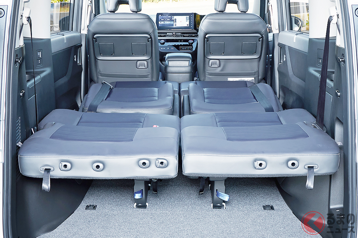 真っ平ら! 「車中泊」ユーザーにも配慮した日産 新型「セレナ」の「2-3列フルフラットモード」