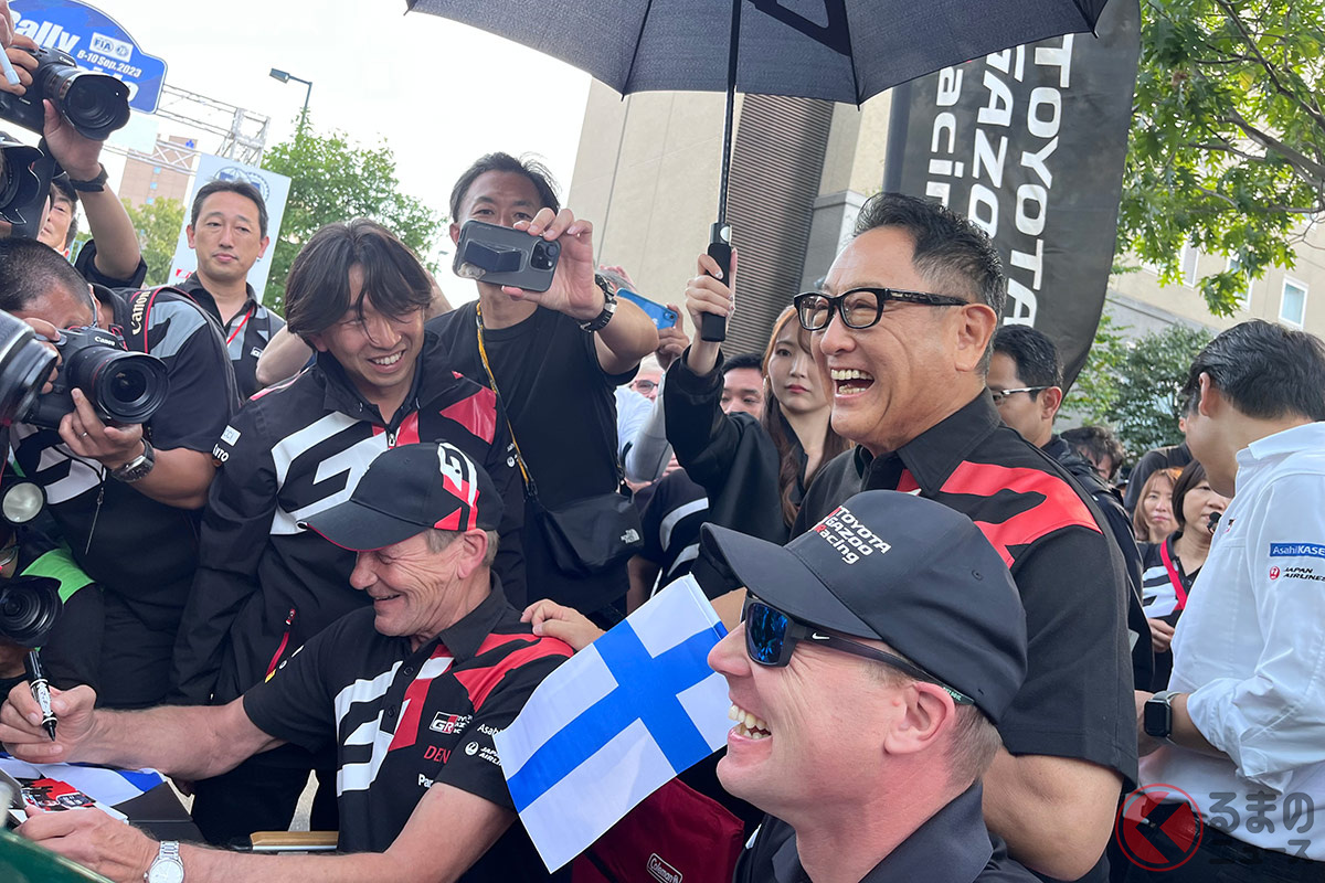 セレモニアルスタート前に行われたサイン会に参加するモリゾウ選手