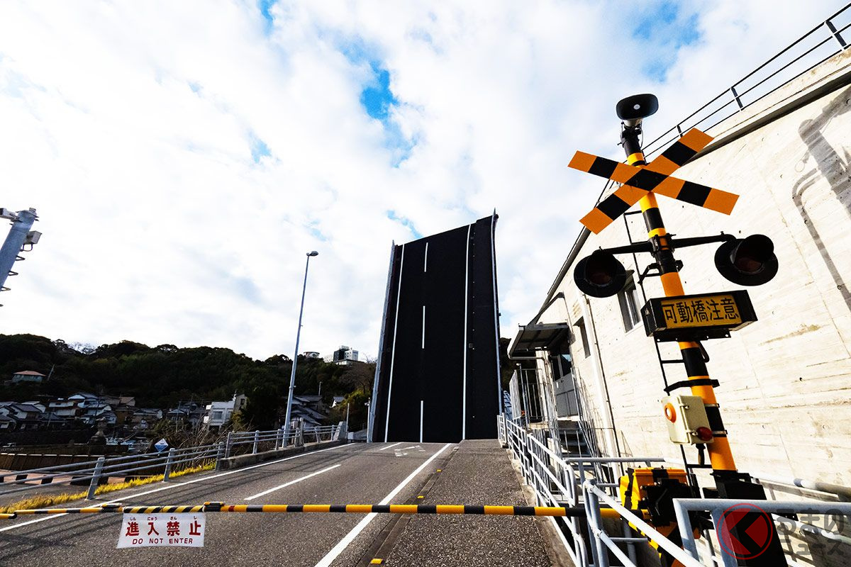 ん? 踏切の先は壁? どういうこと?