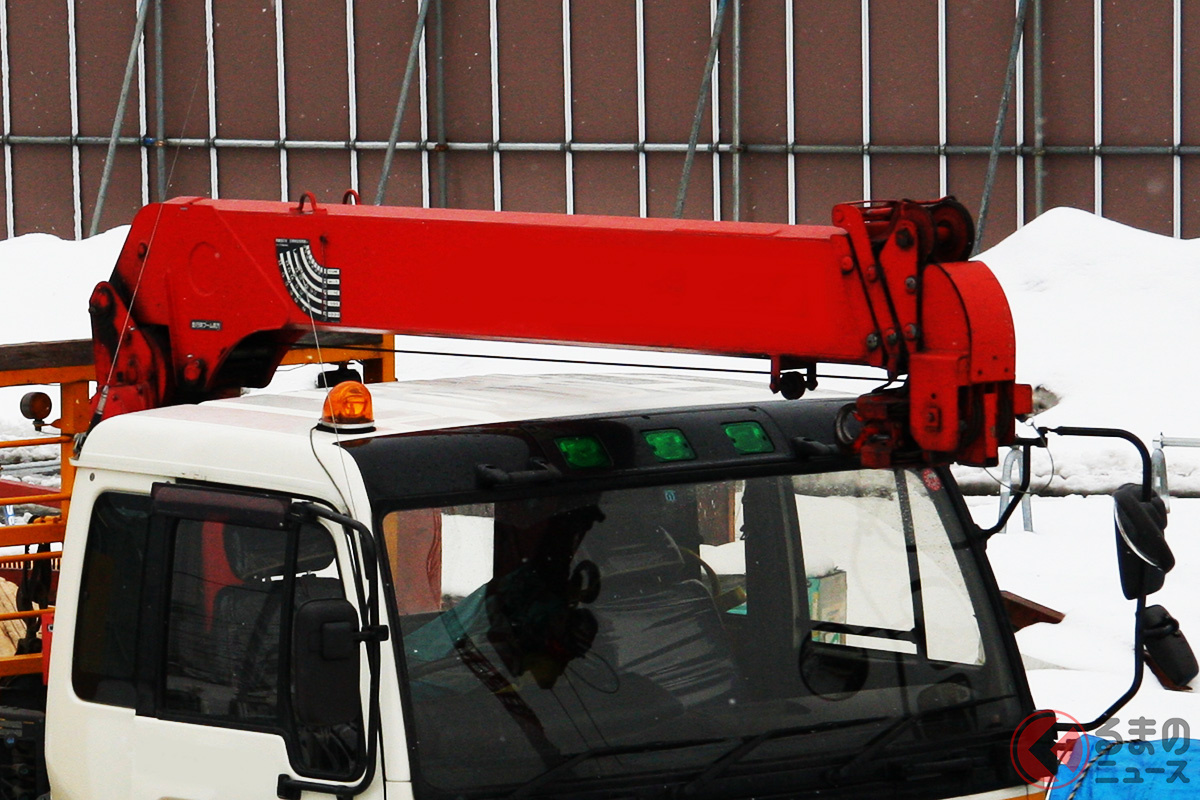 いまや緑の3連ランプを装着しているトラックをほぼ見かける機会がない