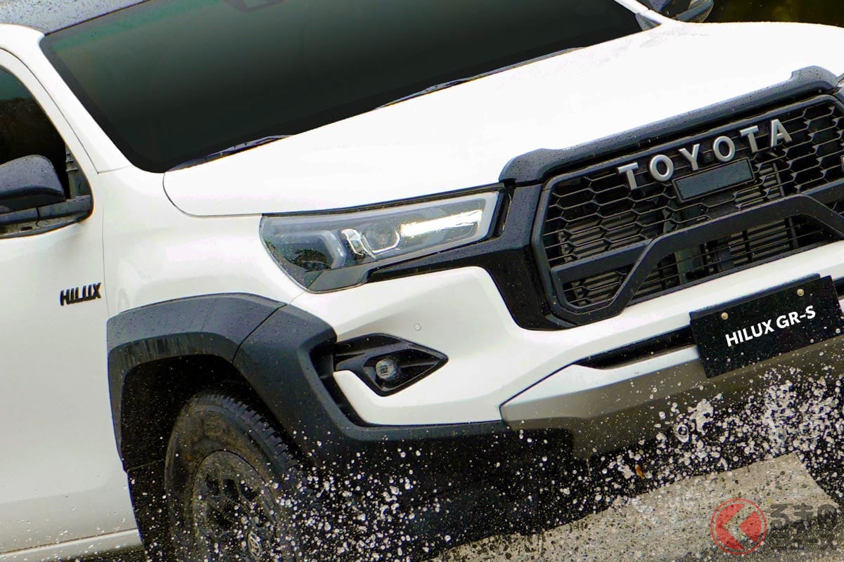 ド迫力ボディがカッコイイ! トヨタ新型「ハイラックスGRスポーツ」