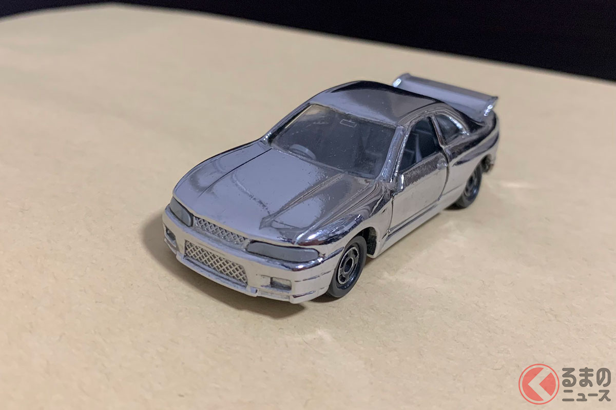 りょうさんが幼少期にトイザらスでもらった「トミカ」。今でも大事にしているという(画像提供:りょう(@BCNR33_Colt)さん)