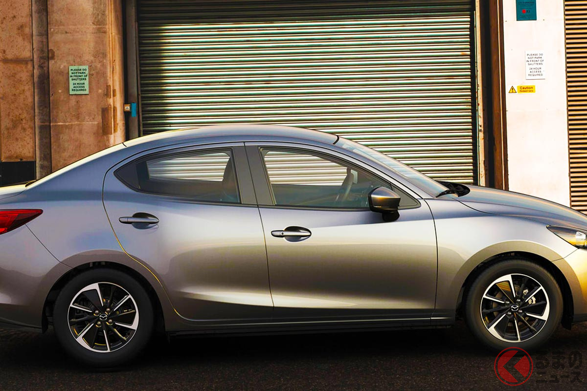 マツダ新型「マツダ2セダン」