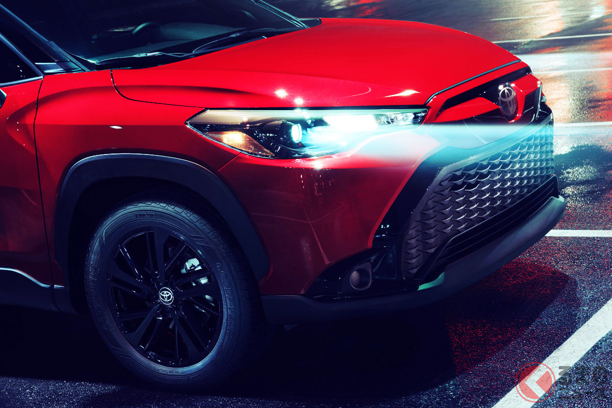 新たに追加された「カローラクロス ハイブリッド ナイトシェードエディション」