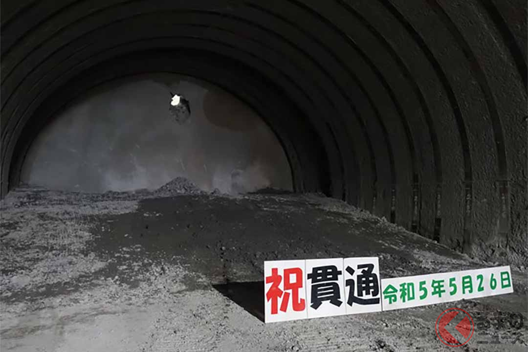 貫通した青崩峠トンネル(仮称)(画像:国土交通省中部地方整備局飯田国道事務所)