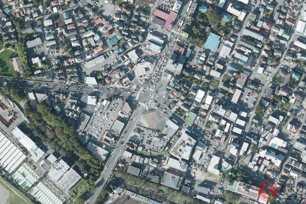 甲州街道・奥多摩街道・新奥多摩街道・立川通りが接続する日野橋交差点(画像:国土地理院の空中写真)