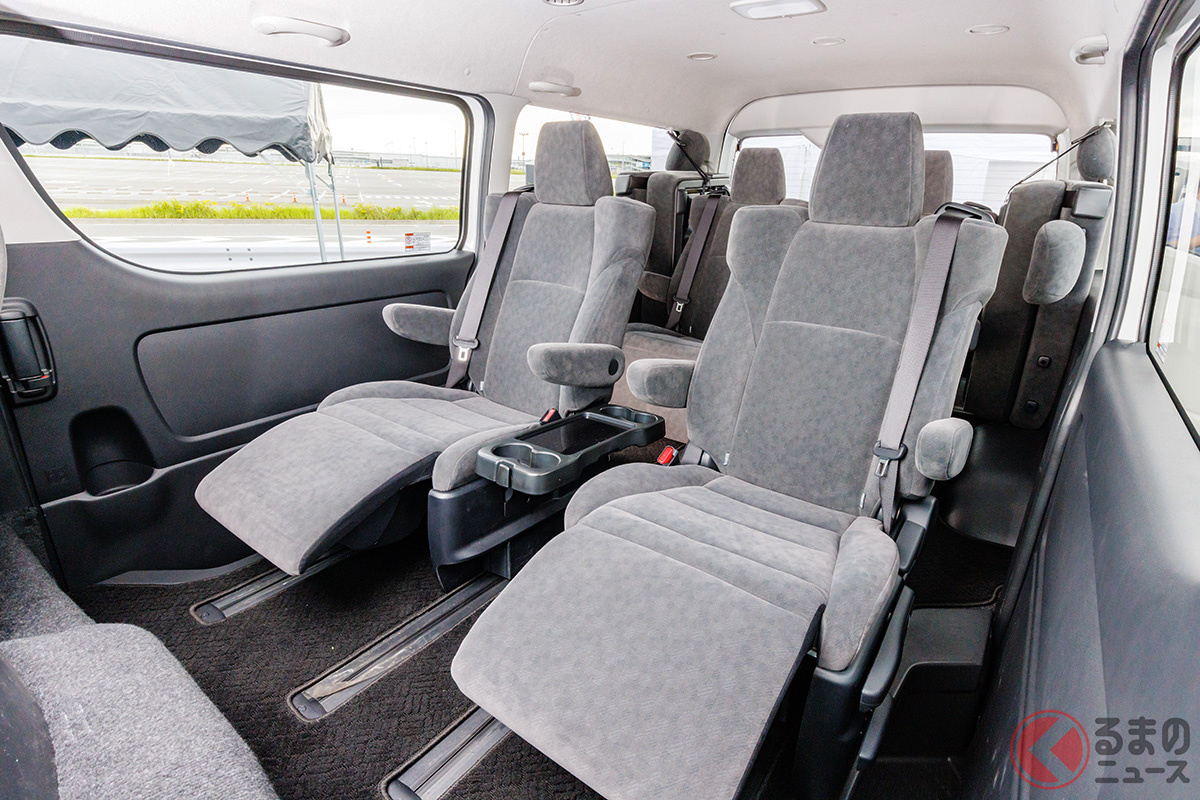 後席に独立キャプテンシート採用!? ハイエースイベントに展示されたトヨタ「ハイエース ファインテックツアラー」