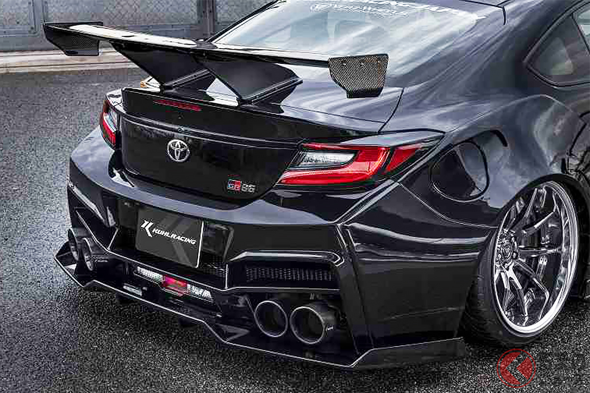 めちゃ「ワイルド!」KUHL JAPANの新製品「ミドルマウントGTウイング」を装着したトヨタ「GR86」