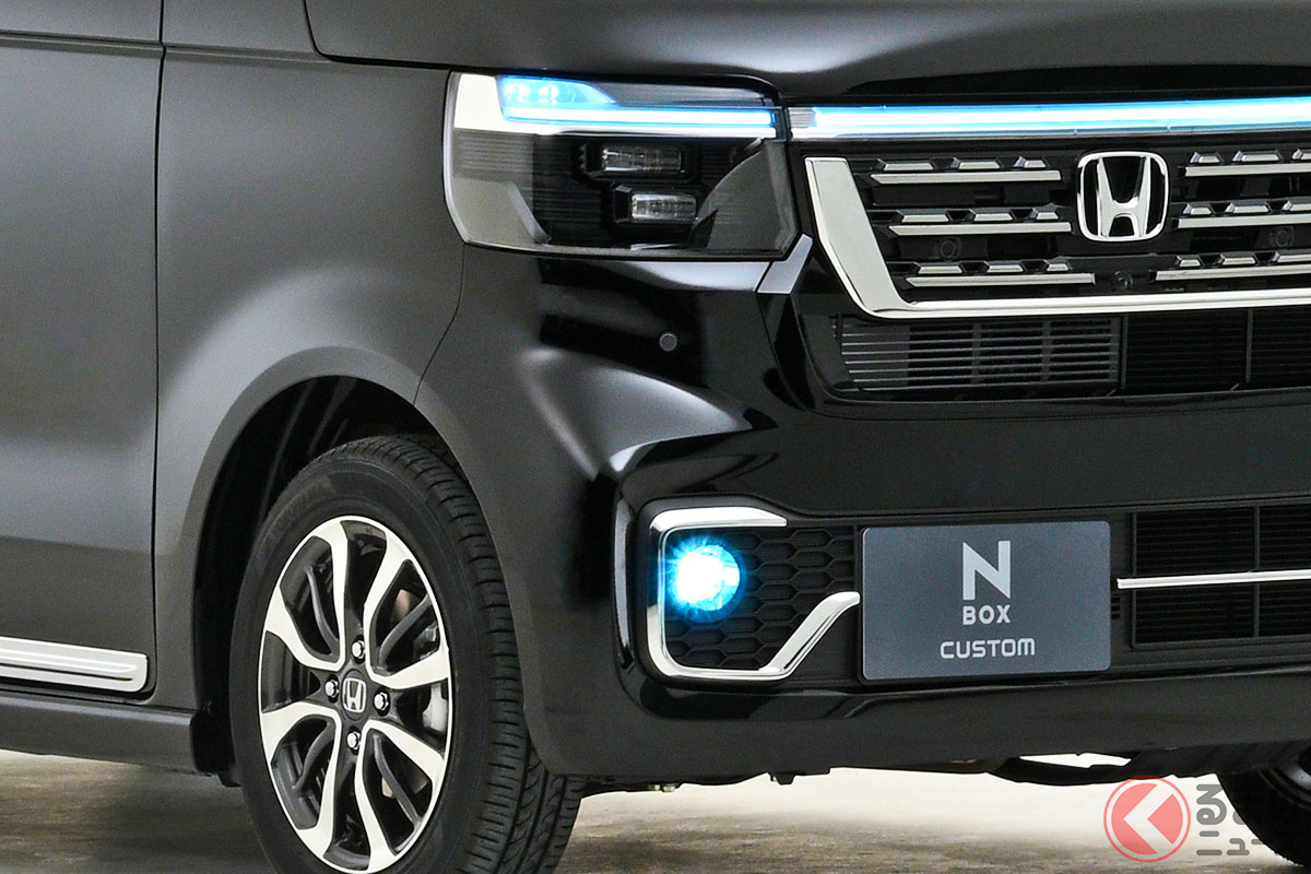 純正アクセサリーを装備した新型「N-BOX カスタム」