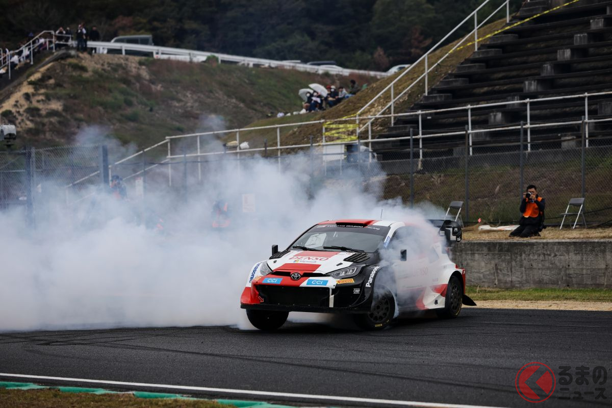 勝田貴元選手も登場し「GRヤリス Rally1」でデモランを披露!