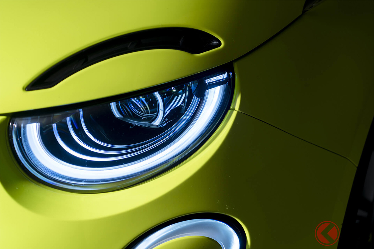 “目”がめちゃ凛々しい! アバルトブランド初のBEVモデル、新型「アバルト500e」