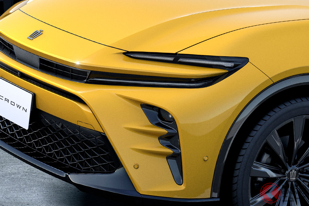 黄色がド派手なトヨタ新型「クラウンスポーツ」