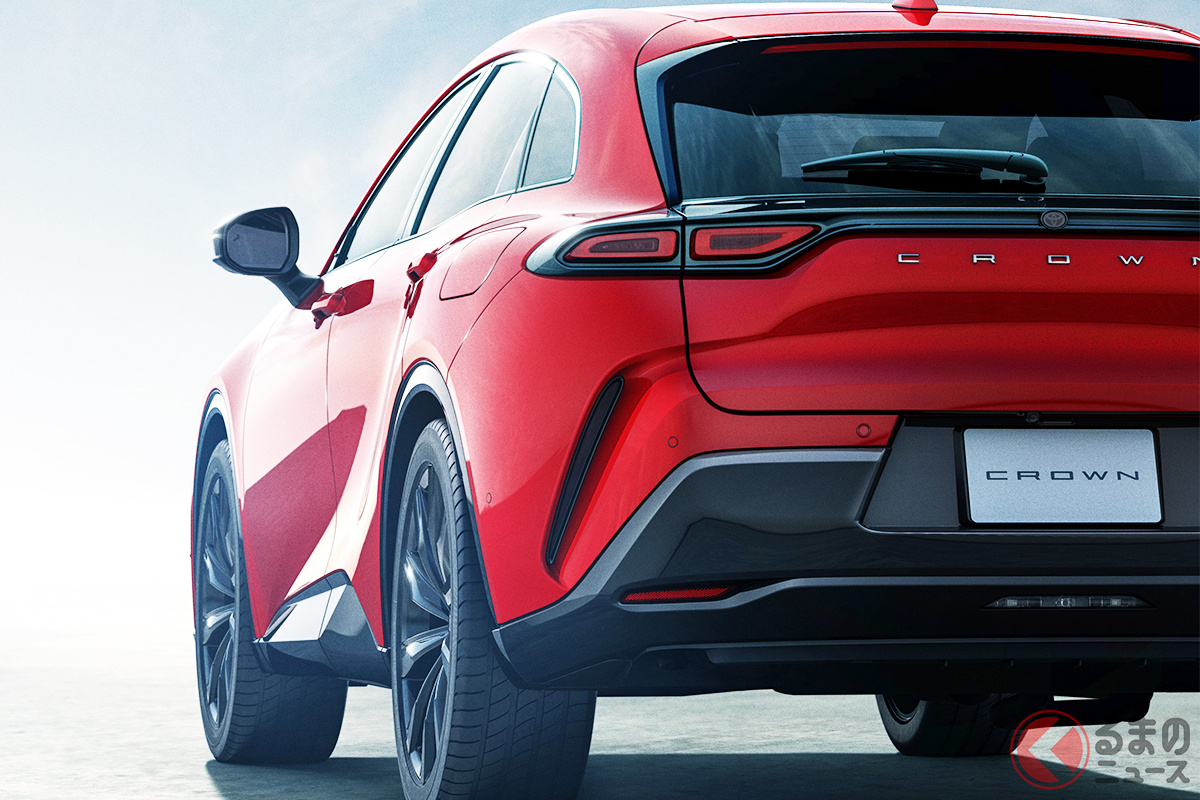うしろ姿も「めちゃカッコいい!」 トヨタ 16代目「クラウン」シリーズ第二弾の新型「クラウンスポーツ」