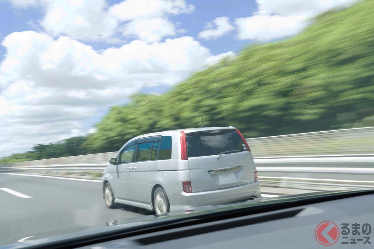 追い越す時に制限速度を超えると違反になる?