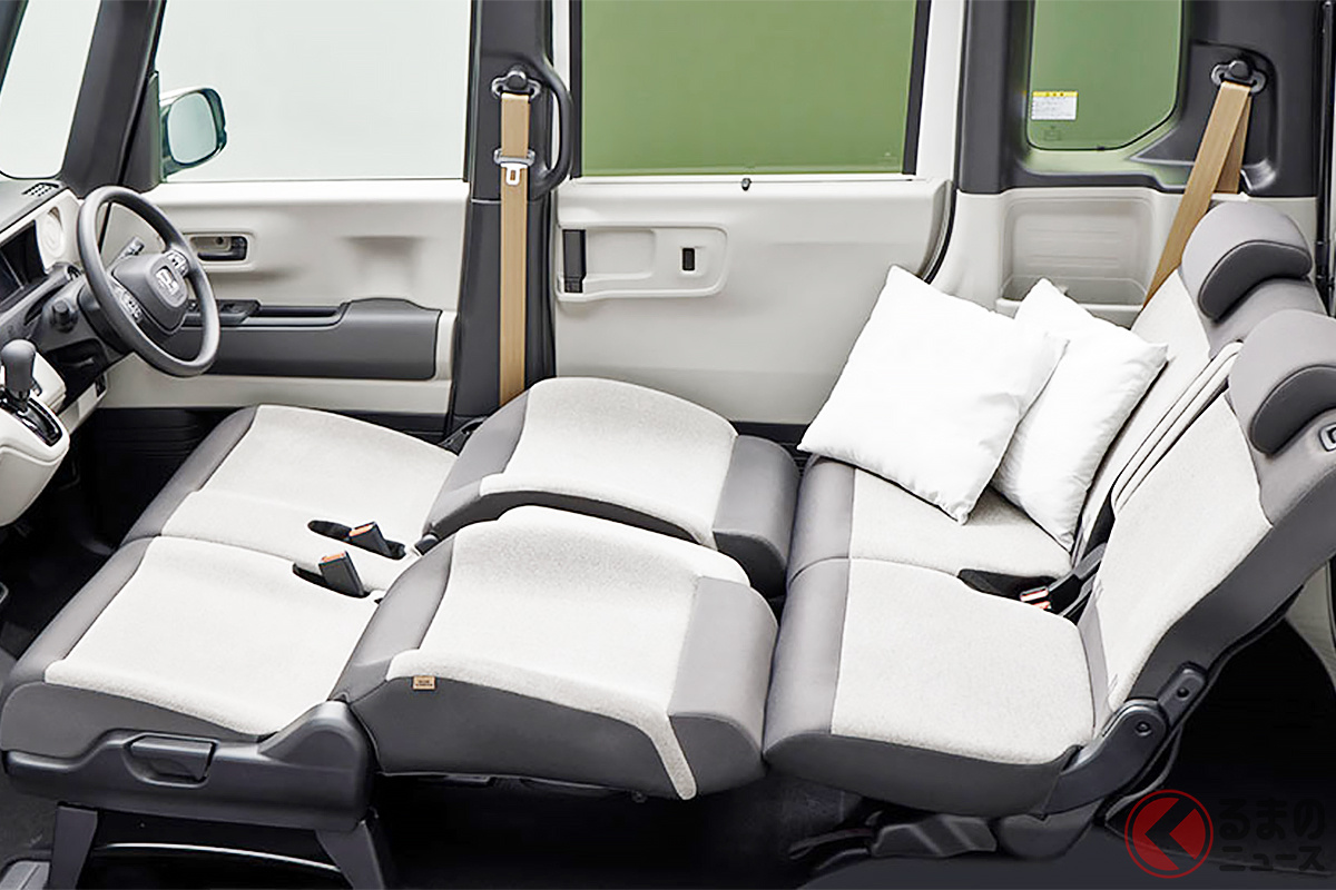めちゃ広い! よりすっきりした室内空間に進化したホンダ 新型「N-BOX」は「車中泊」も可能!?