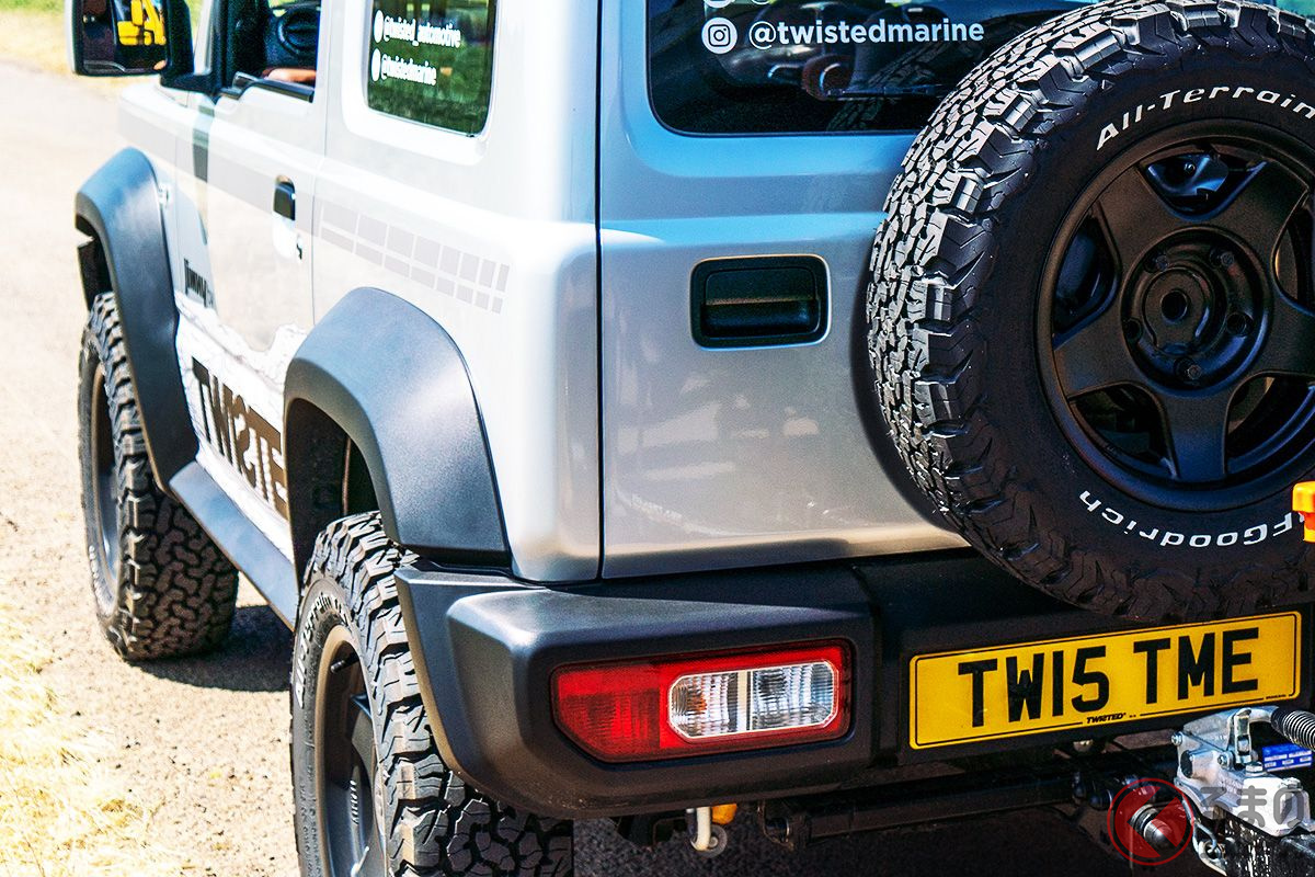 見た目はよくあるカスタムジムニー? 900万円の価値はどこに?