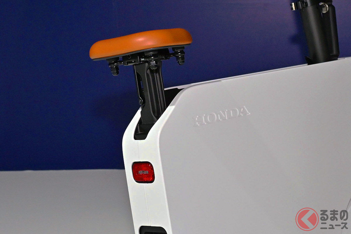 ホンダが乗れる板を発売!? 新型「モトコンパクト」を実車公開!