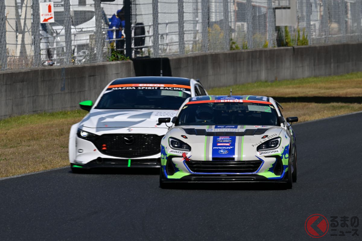 55号車「MAZDA SPIRIT RACING MAZDA3 Bio concept」と熾烈な戦いを繰り広げた61号車「Team SDA Engineering BRZ CNF Concept」