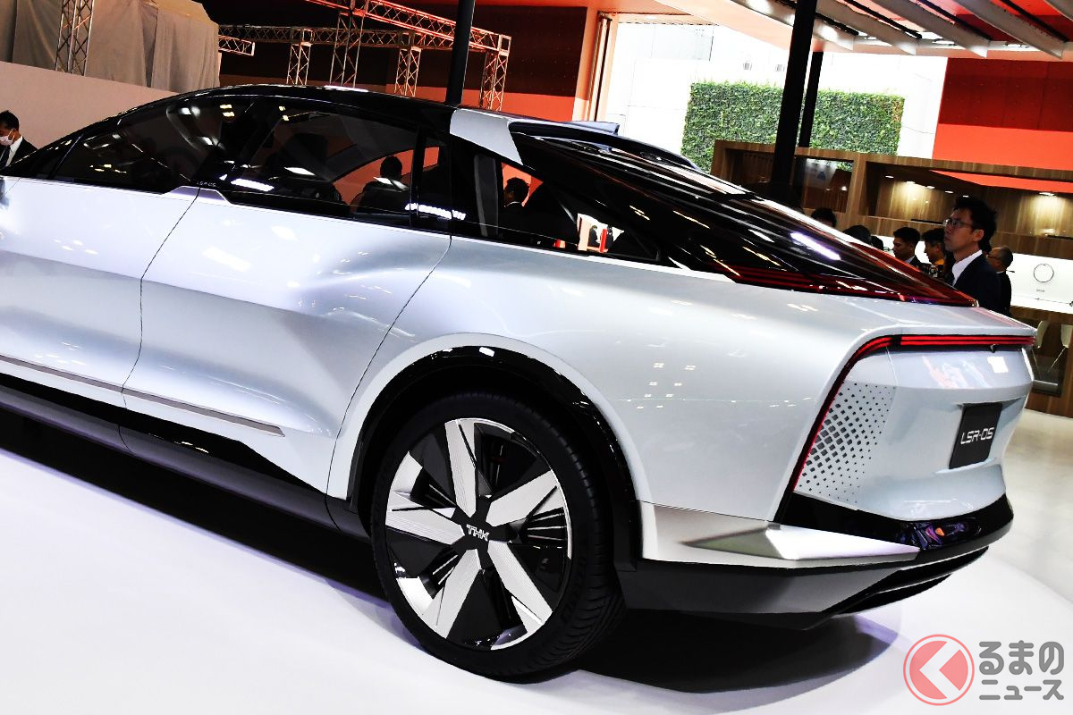 リア周りはシンプルで大胆なデザインとなっているのが特徴