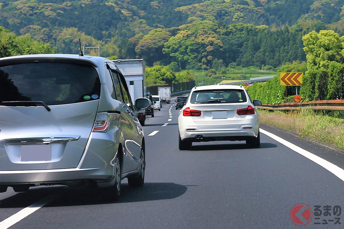 ウインカーを出さずに進路変更するのは危険