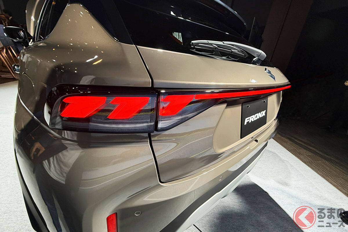 スズキ新型「フロンクス」のテールライトが「777」!