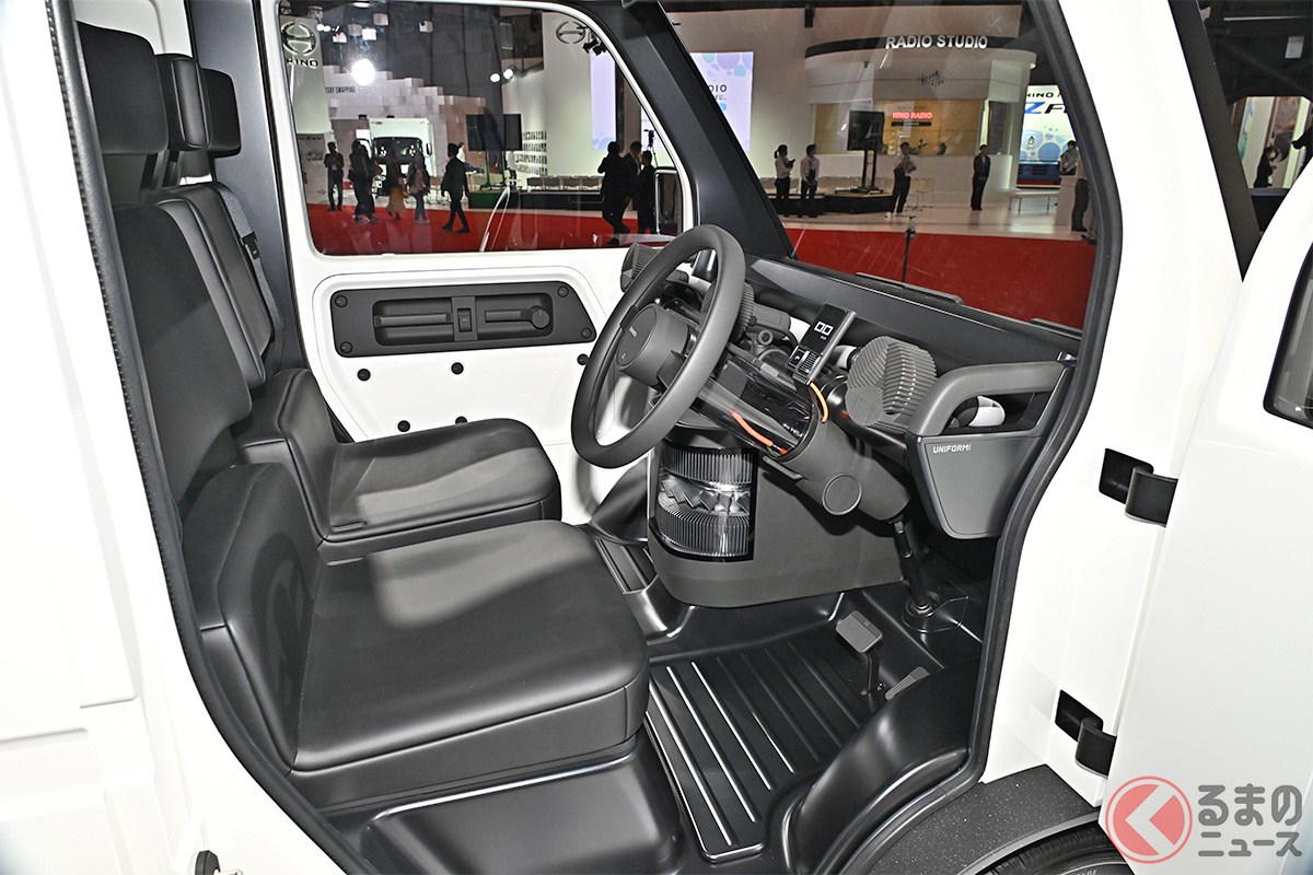 「UNIFORM Truck(ユニフォーム トラック)」の機能的な内装・インパネまわり
