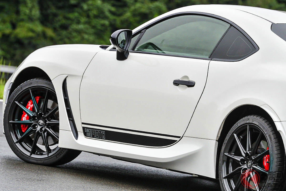 「パンダトレノ」を再現したというトヨタ「GR86 RZ“40th Anniversary Limited”」