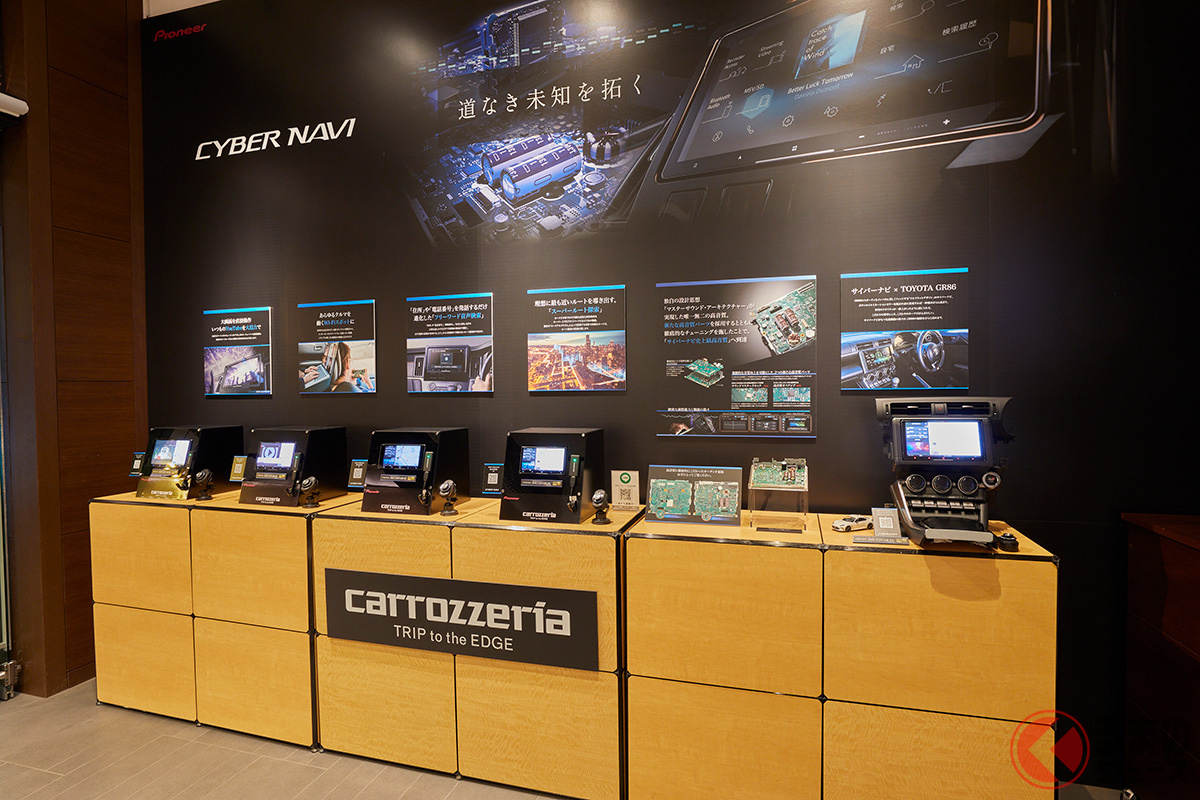 「サイバーナビ」の最新モデルも展示