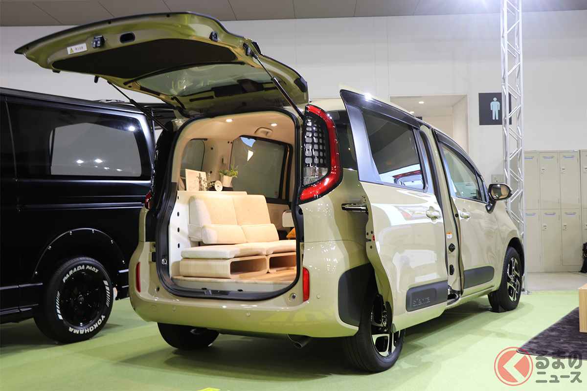 外観はノーマルのままですが室内は「激変」!