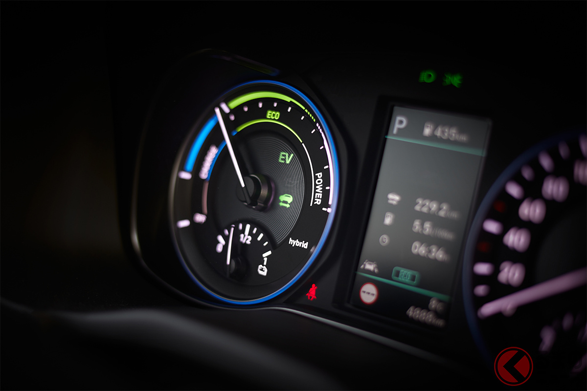 ハイブリッドカーやEVのメーターには「回生」の効果を示すメーターが搭載されています