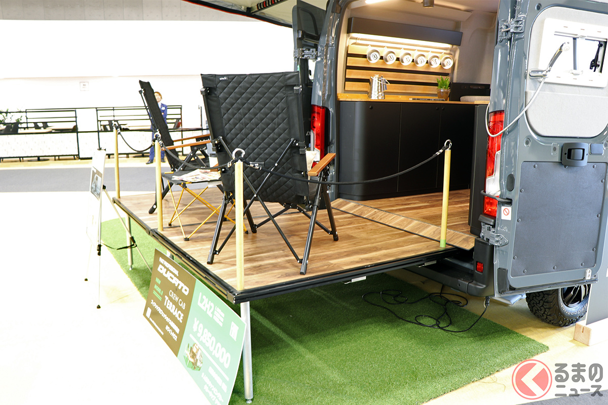 「ジャパンモビリティショー2023」キャンピングカーエリアに出展されたホワイトハウスキャンパー「クルーキャブテラス」