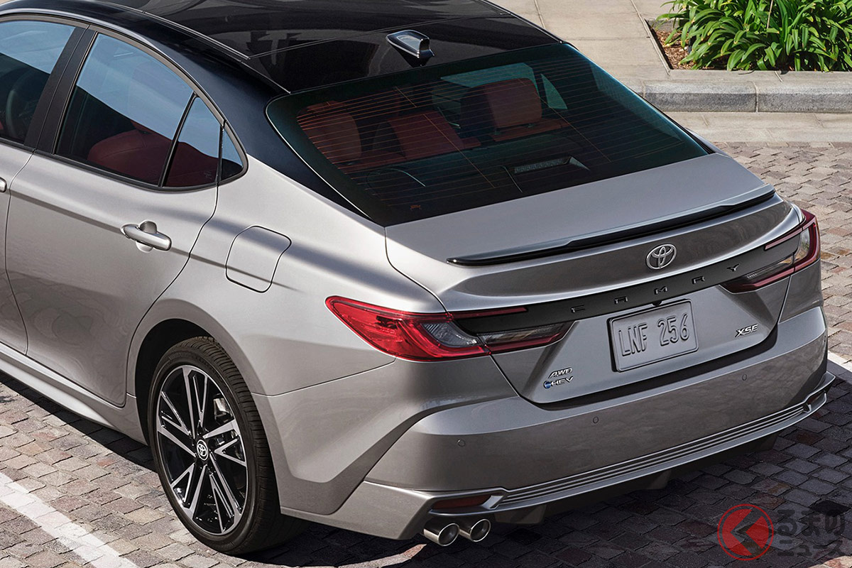 新型「カムリ」と新型「クラウンシグニア」がお披露目された