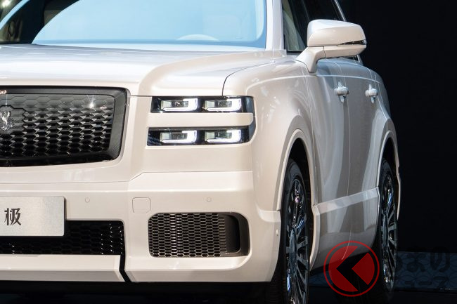 トヨタが新型SUV「世極」発表！ 白ボディで塊感強調!? 全長5m超えの