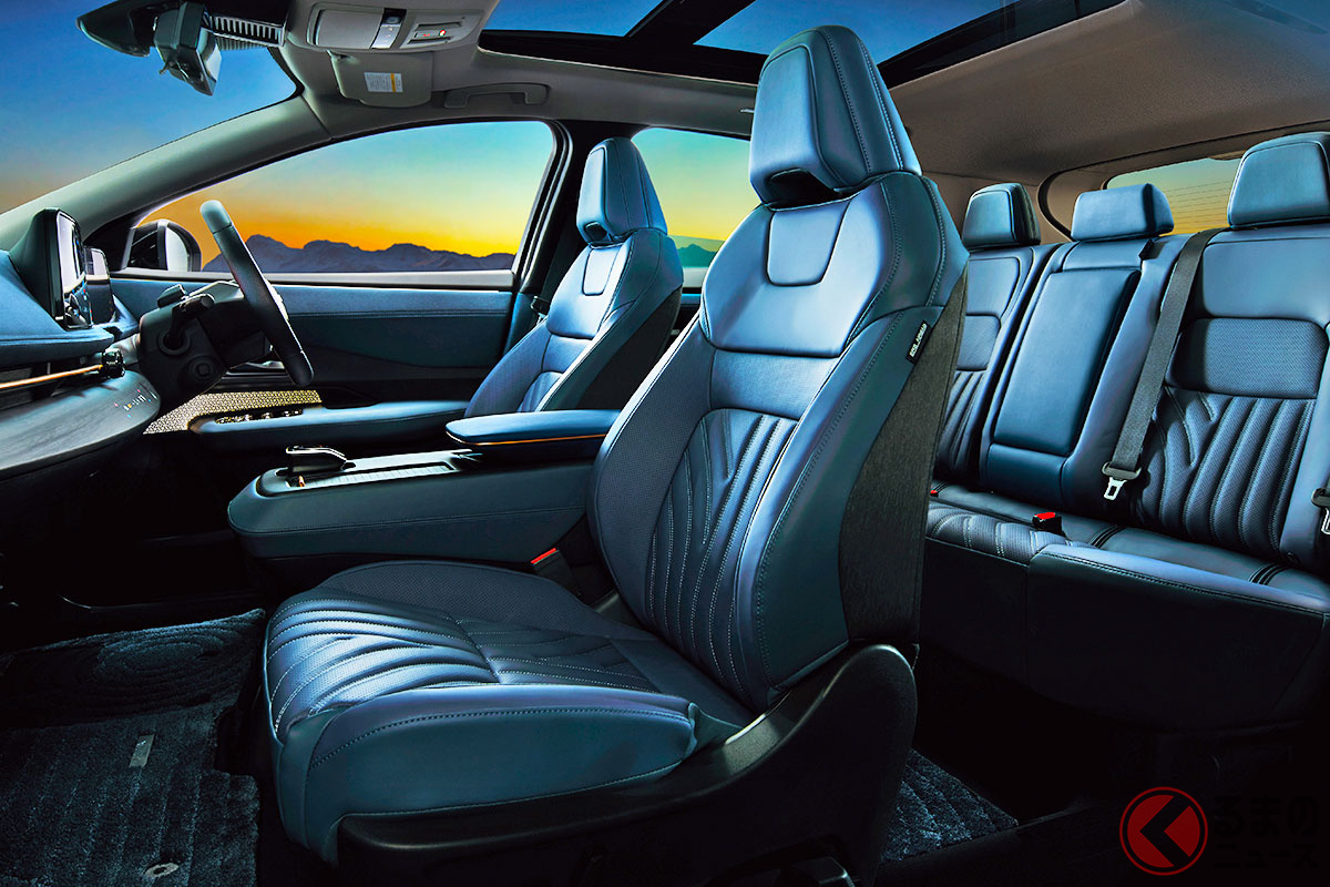 日産「アリア」ブルーグレー内装(オプション)