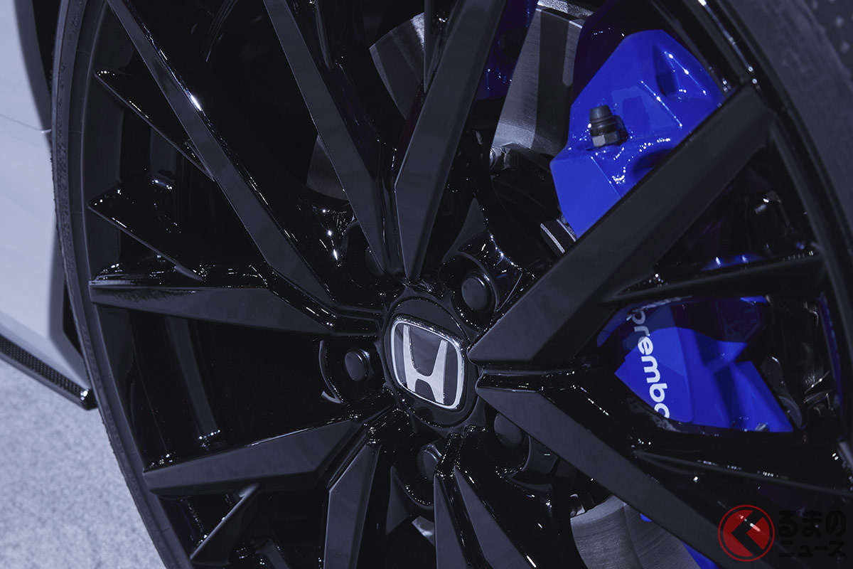 青いキャリパーがスポーティな走りを予感させる(Photo:Jihun Kim)