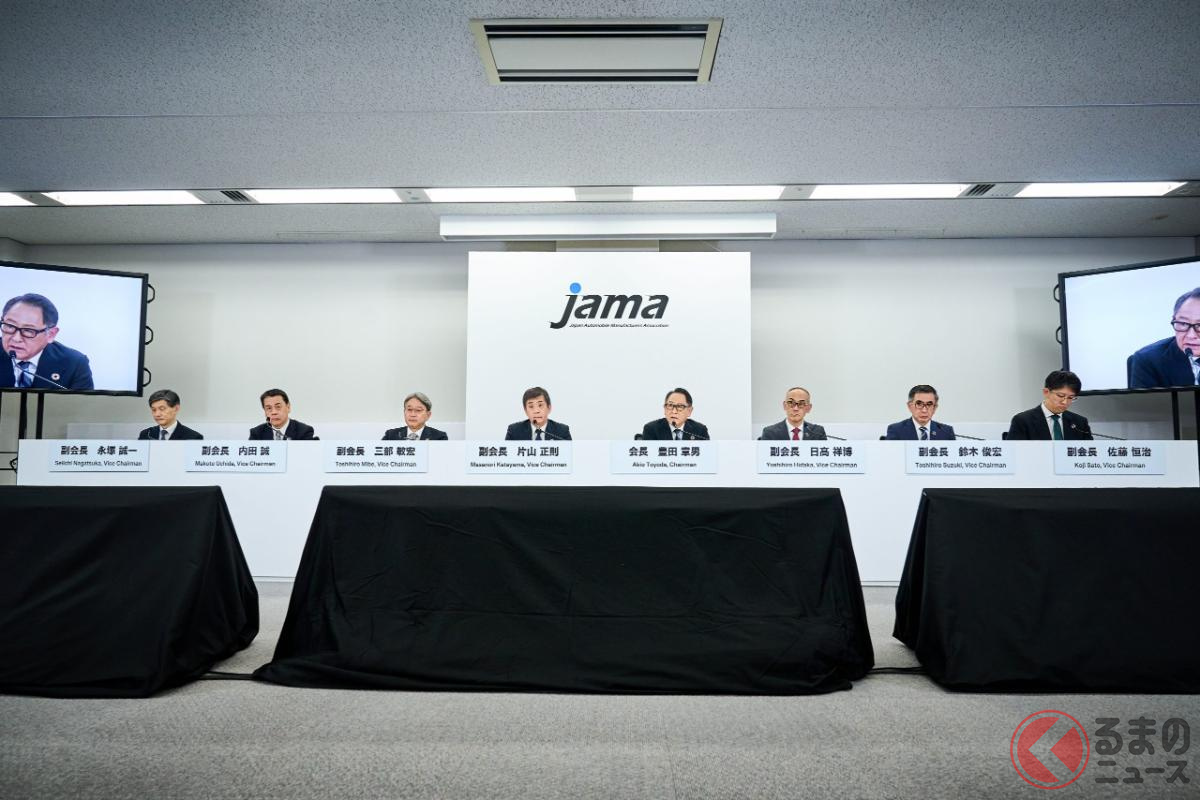 現会長・新会長そして副会長のメンバー(画像:自工会)