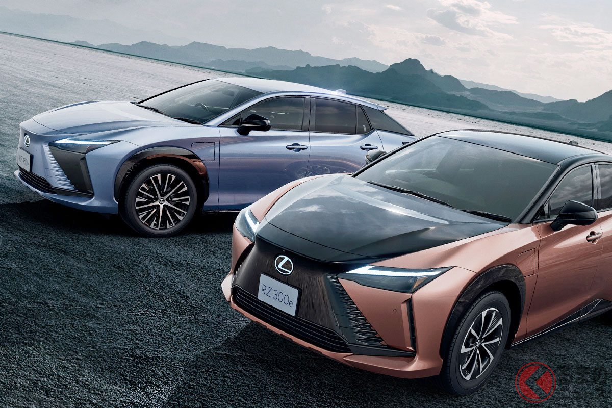 「RZ」にラインナップされるAWDモデル(奥)とFWDモデル(手前)