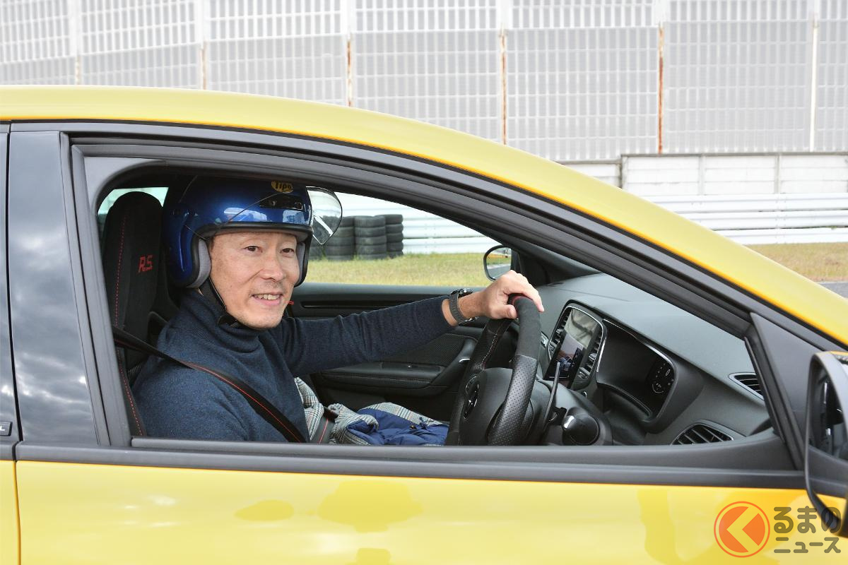 メディア対抗レースで助っ人ドライバーとして参加する筆者