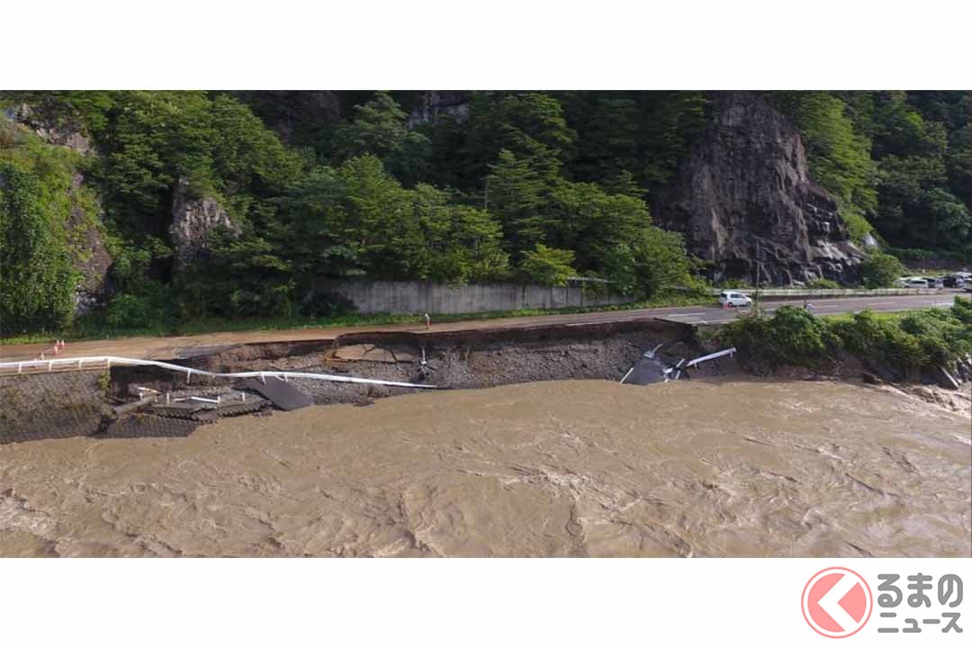 2016年8月の台風10号による国道106号(現道)の被災状況(画像:国土交通省東北地方整備局三陸国道事務所)