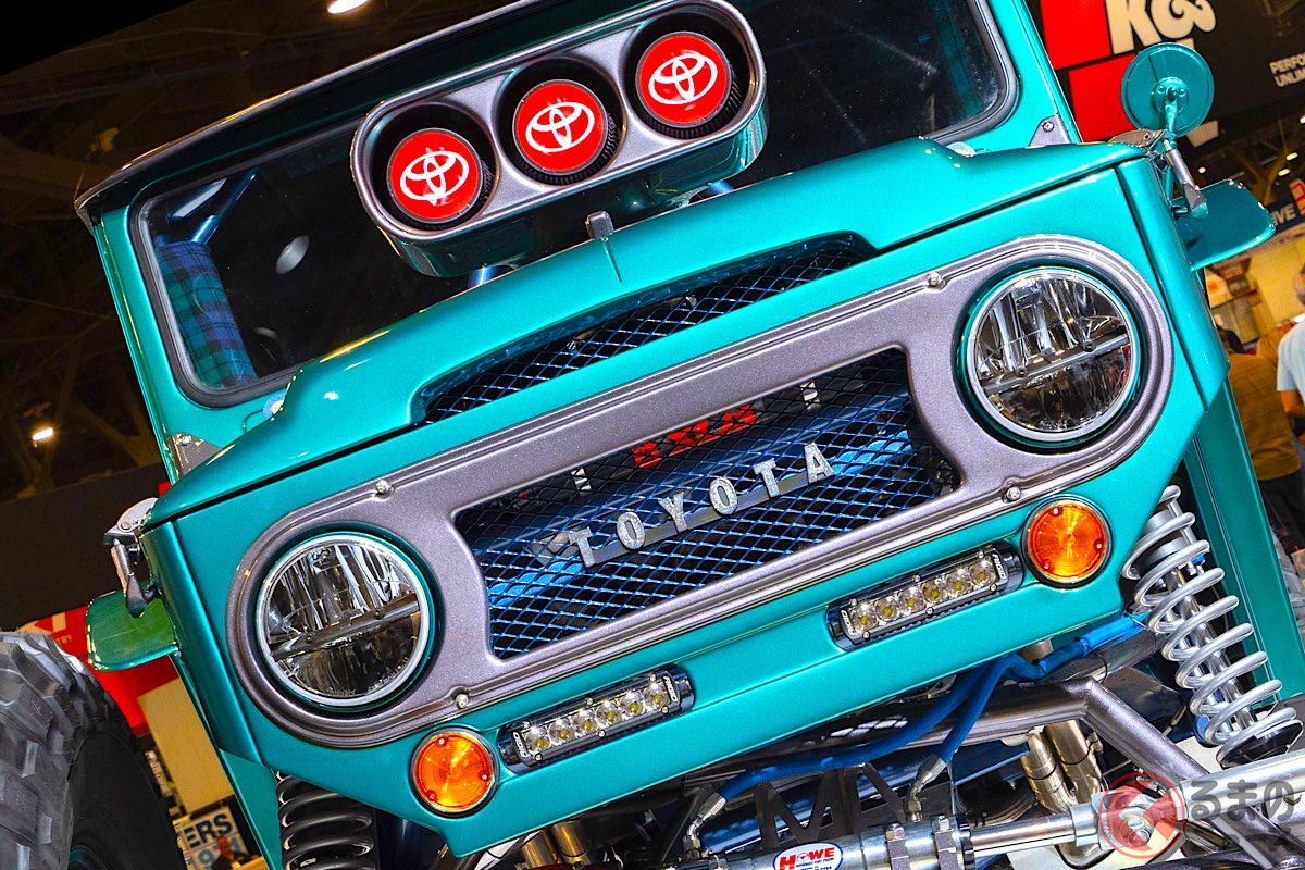 レトロなランクルを過激にカスタムした「FJブルーザ―」(撮影:加藤博人)