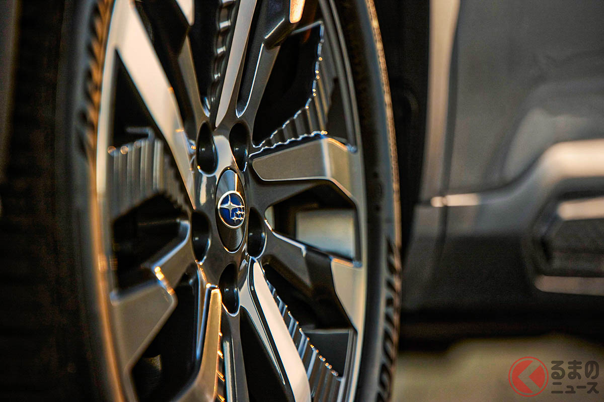 どんなクルマになるのだろうか…公開されたティザー画像