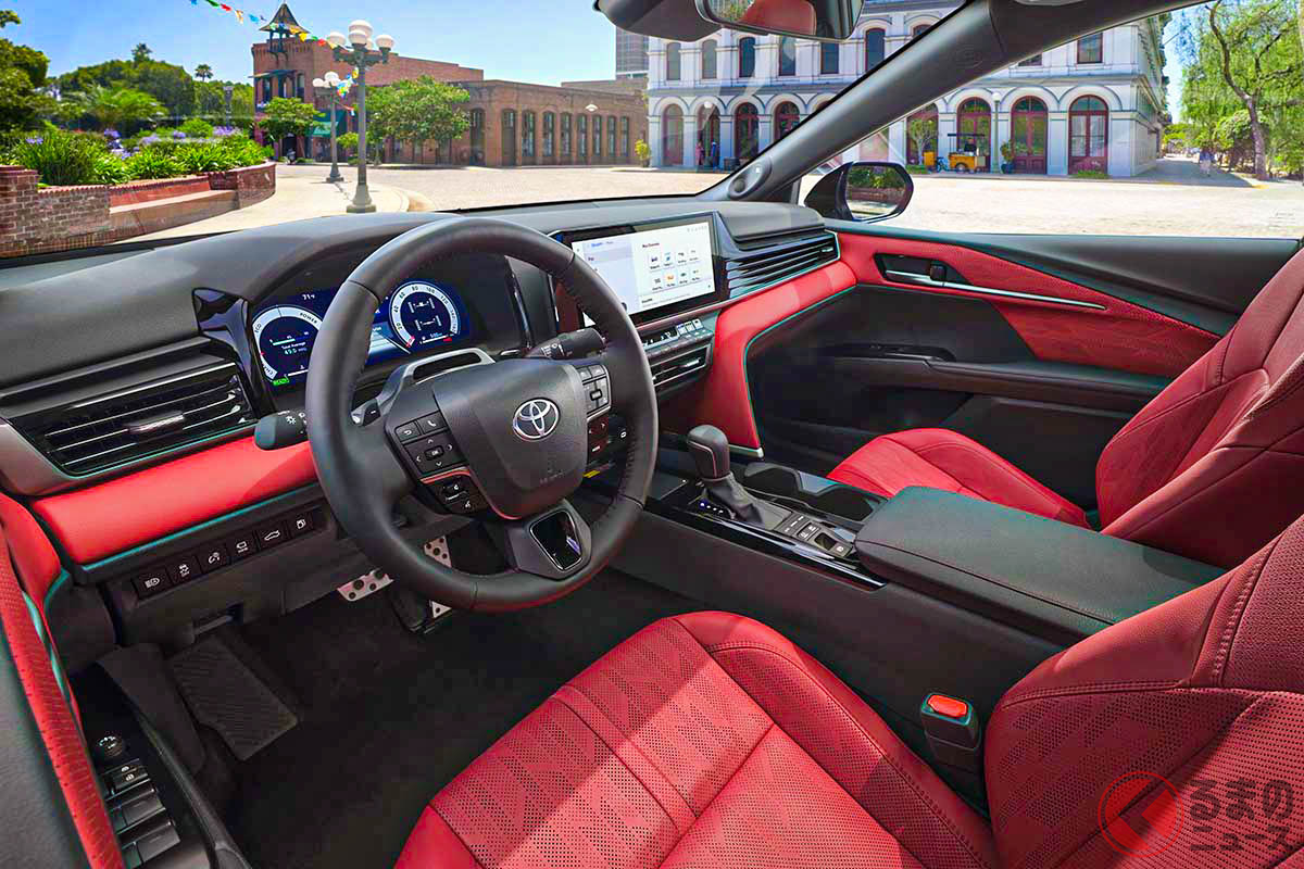 赤スゴイ…! 世界初公開された新型「カムリ」 の内装