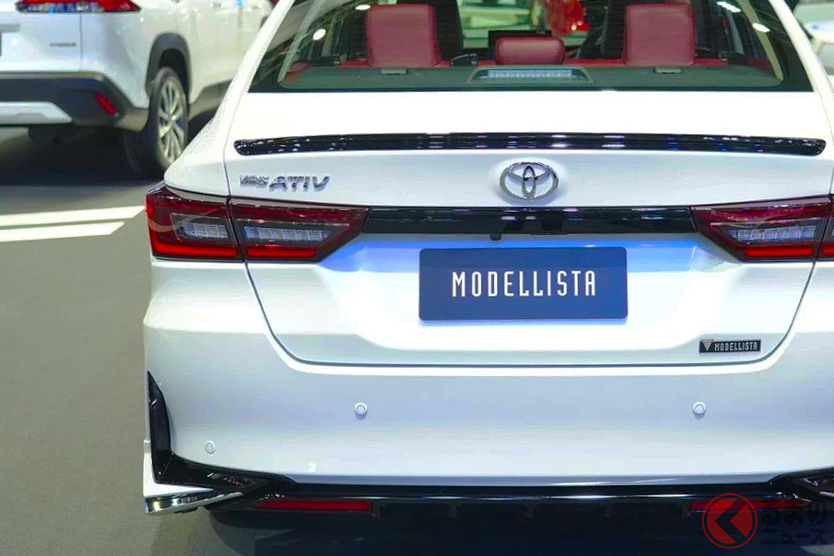 トヨタの新しい小型セダン「ヤリスエイティブ」はド迫力グリルで存在感バツグン