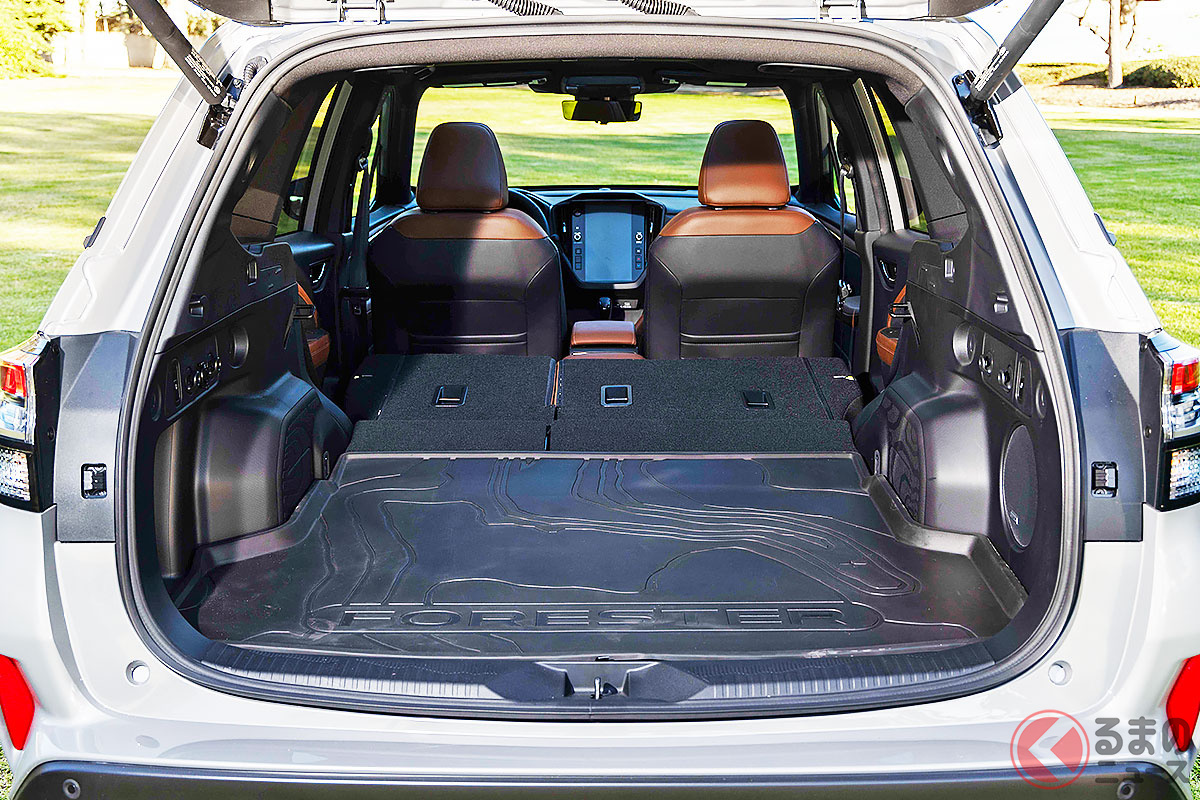 ほぼフラット! ただし微妙な段差もみられる新型「フォレスター」の荷室(6代目・米国仕様)