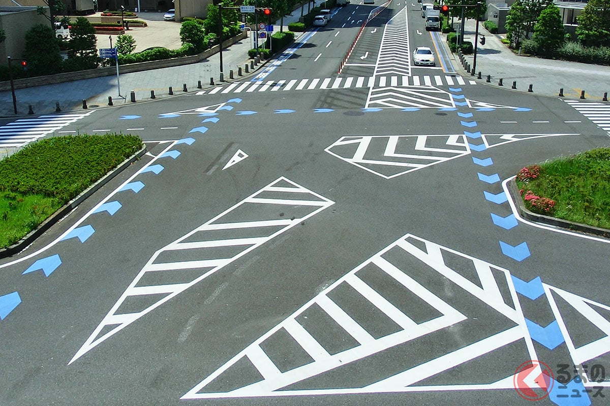 道路に描かれているシマシマ模様の「ゼブラゾーン」