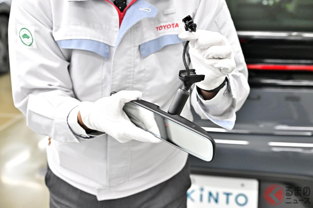 上位グレードに用意されている装備のため、配線や装着スペースにも問題がなく、カプラーオンで簡単に装着(取材用デモンストレーション)