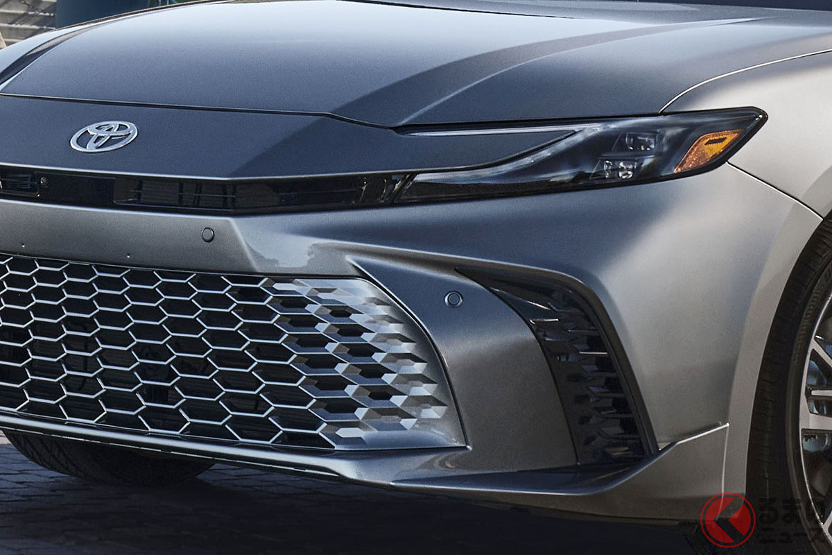 大幅にイメチェンした新型「カムリ」