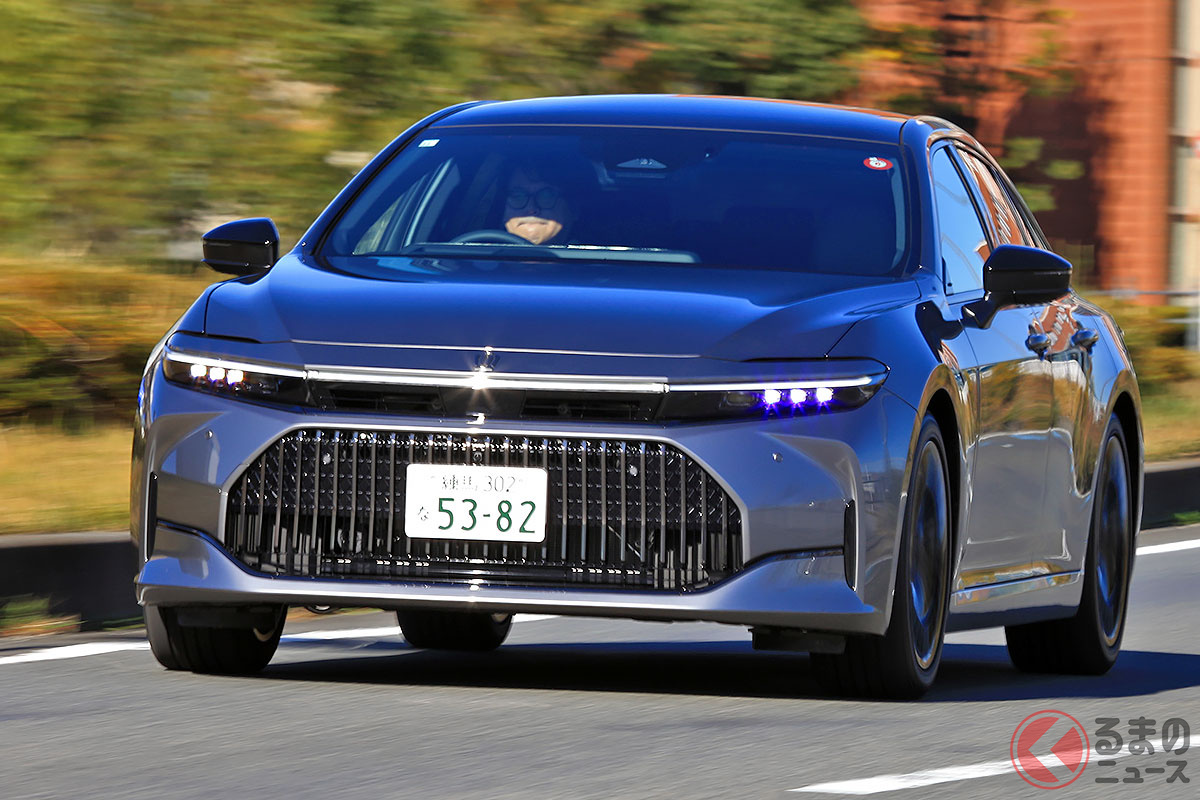 全長5m超えなのに! 新型「クラウンセダン」ハイブリッドモデルの一体感がスゴイ!